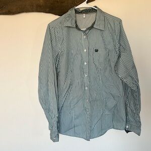 Women’s Cinch button down long sleeve.